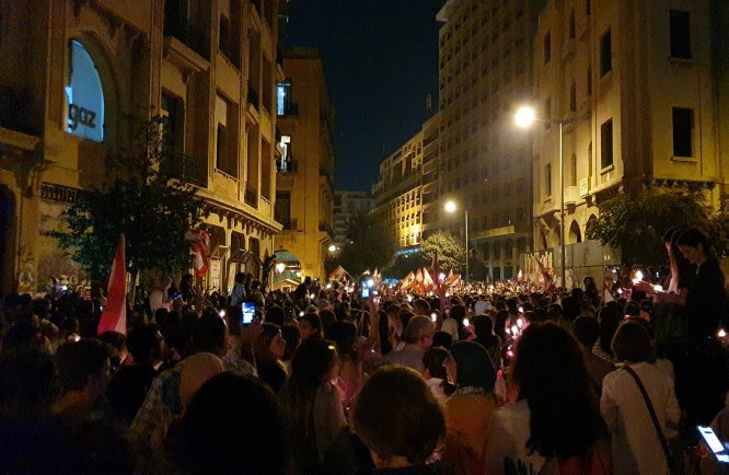 Lübnanlı göstericiler bu akşam da meydanlardaydı