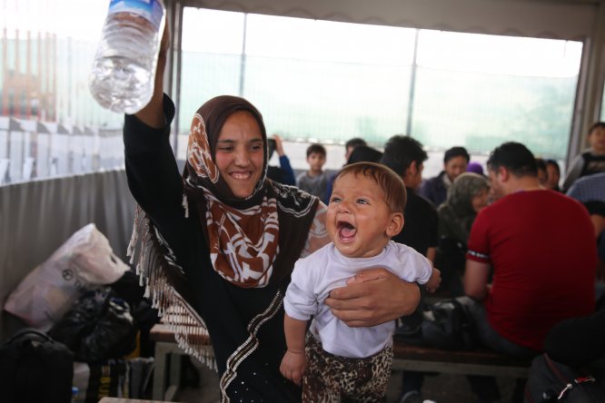 Yunanistan'ın Türkiye'ye zorla gönderdiği düzensiz göçmenler yaşadıklarını anlattı