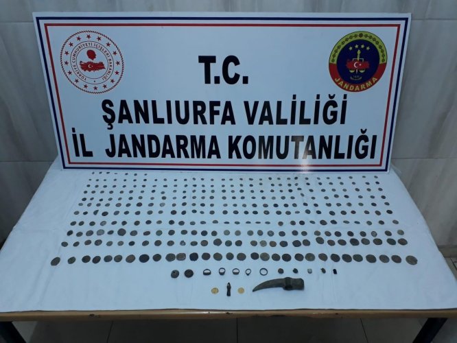 Şanlıurfa'da tarihi eser ve gümrük kaçakçılarına operasyon