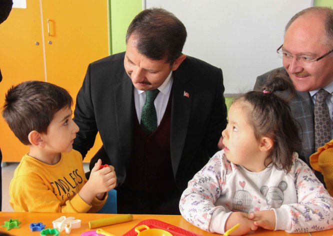 Vali Ayhan ve Başkan Bilgin'den anaokuluna ziyaret