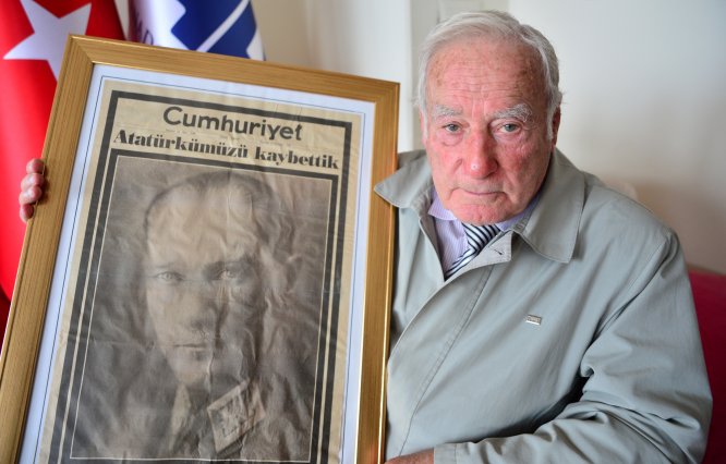 Atatürk sevgisini 81 yıldır sakladığı gazetede yaşatıyor