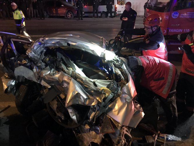 Sakarya'daki zincirleme trafik kazasında ölen çift ve bebekleri defnedildi