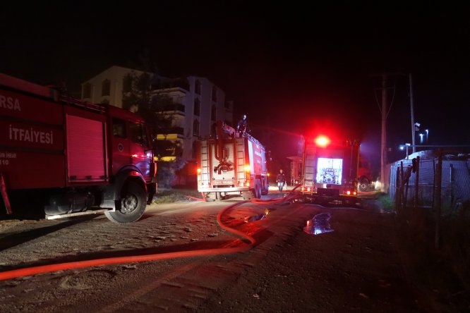 Hurdalıkta çıkan yangın yerleşim yerlerine sıçramadan söndürüldü