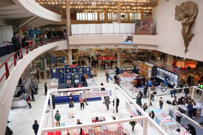 "22. Tiran Kitap Fuarı" başladı