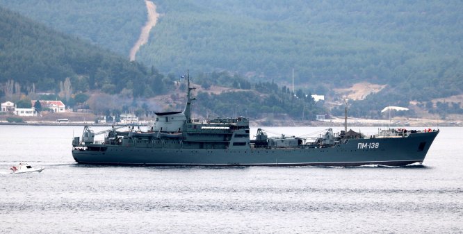Rus askeri gemileri Çanakkale Boğazı'ndan geçti