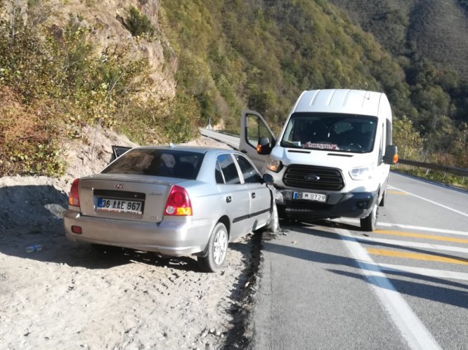 Giresun'da iki trafik kazasında 5 kişi yaralandı