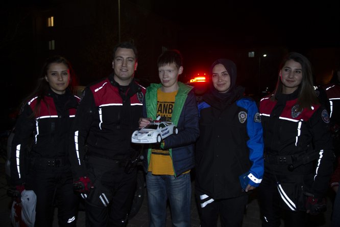 Polisler otizmli Mehmet'in motosiklete binme hayalini gerçekleştirdi