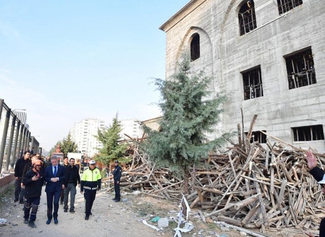 Gaziantep'te cami inşaatında çöken iskelenin altında kalan inşaat mühendisi aranıyor
