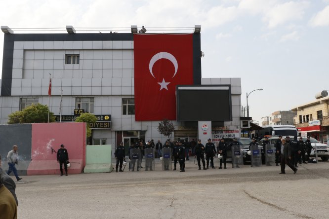 GÜNCELLEME - 2 Suruç Belediye Başkanı Hatice Çevik terör soruşturmasında gözaltına alındı