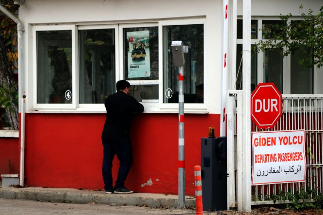 ABD'ye gönderilecek yabancı teröristin ara bölgede bekleyişi sürüyor