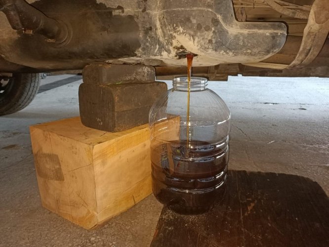 Trabzon'da bir aracın yakıt deposunda 100 kilo 650 gram kaçak bal ele geçirildi