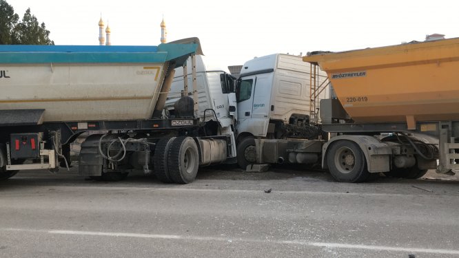 Konya'da iki tır çarpıştı: 1 yaralı