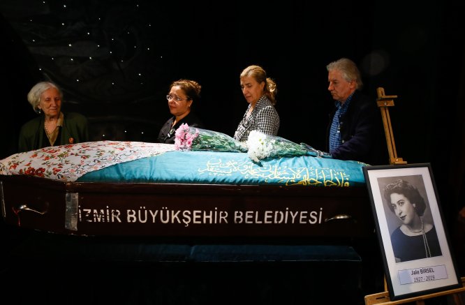 GÜNCELLEME - İzmir'de, vefat eden tiyatro sanatçısı Jale Birsel için veda töreni düzenlendi
