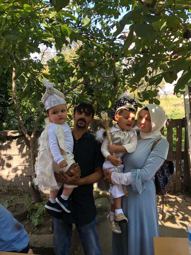 Sakarya'daki yangında ölen iki kardeş defnedildi