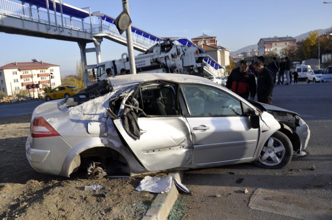 Sivas'ta trafik kazası: 3 yaralı