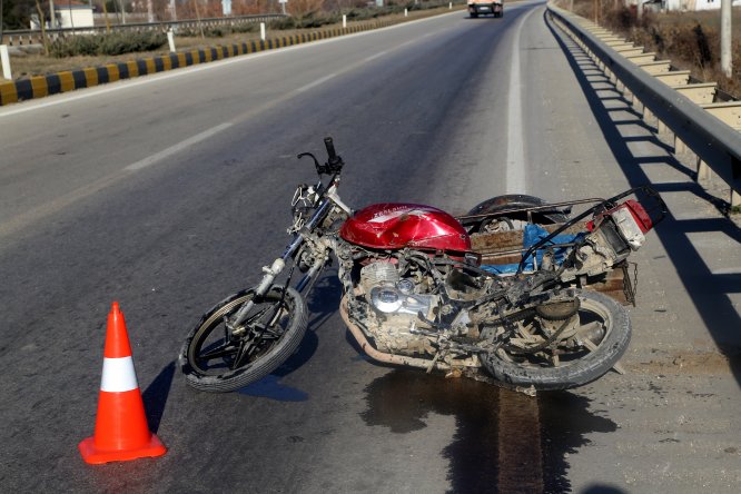 Kastamonu'da otomobil ile motosiklet çarpıştı: 1 ölü, 1 yaralı