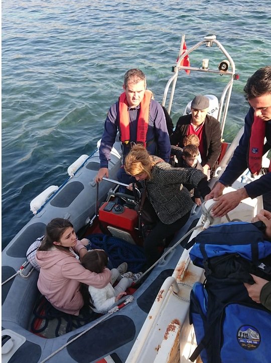 Muğla'da karaya oturan motoryatta 35 düzensiz göçmen yakalandı