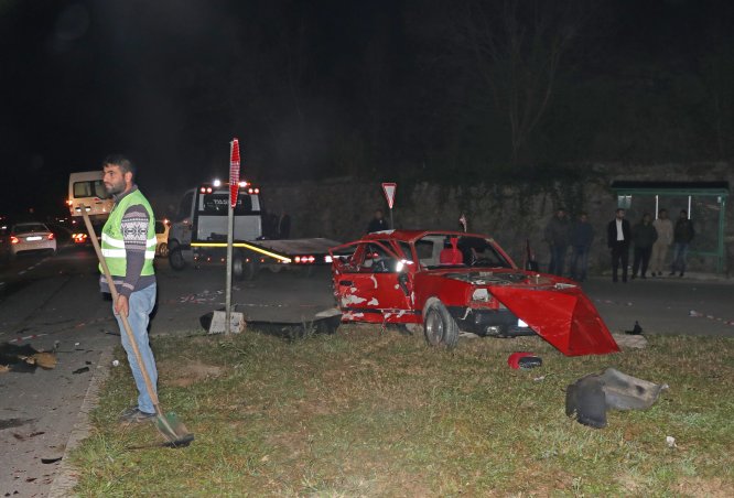 GÜNCELLEME - Sakarya'da otomobille kamyonet çarpıştı: 2 ölü, 3 yaralı