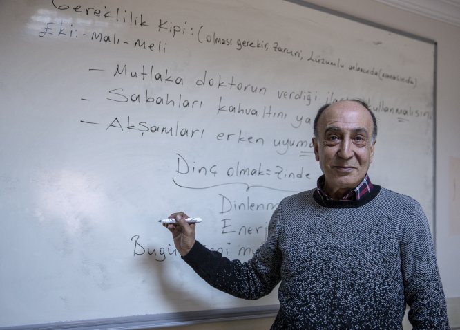 Emekli öğretmenin 40 yıldır bitmeyen meslek aşkı