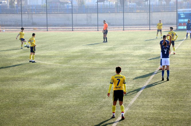 Kayseri'de amatör futbolculardan "hakem hatası" protestosu