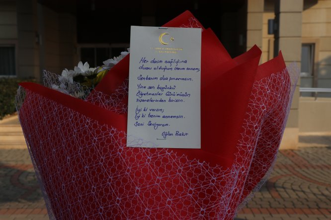 Bakan Pakdemirli'den annesine "24 Kasım Öğretmenler Günü" ziyareti