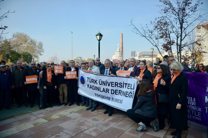 Eskişehir'de erkekler kadına şiddete dikkati çekmek için yürüdü