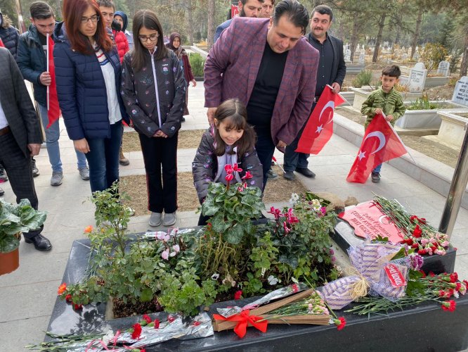 Şehit öğretmen Aybüke Yalçın, Çorum'daki mezarı başında anıldı