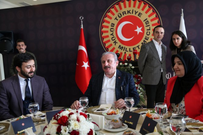 TBMM Başkanı Şentop İstanbul'da öğretmenlerle bir araya geldi