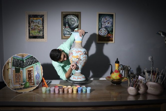 Resim sanatını çini ve seramikle buluşturdu