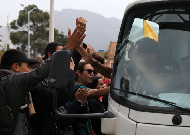 Kolombiya'daki hükümet karşıtı protestolarda 1 polis ağır yaralandı