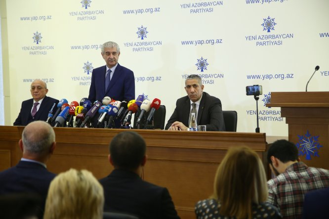 Azerbaycan'da iktidar partisi YAP parlamentonun feshi için başvurdu