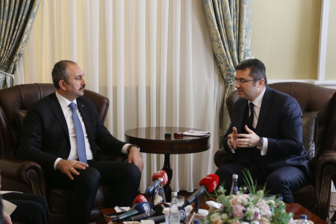 Adalet Bakanı Abdülhamit Gül, Erzurum Valisi Okay Memiş'i ziyaret etti