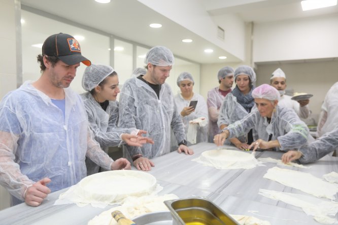 Dünyaca ünlü şefler Gaziantep'te baklava yaptı