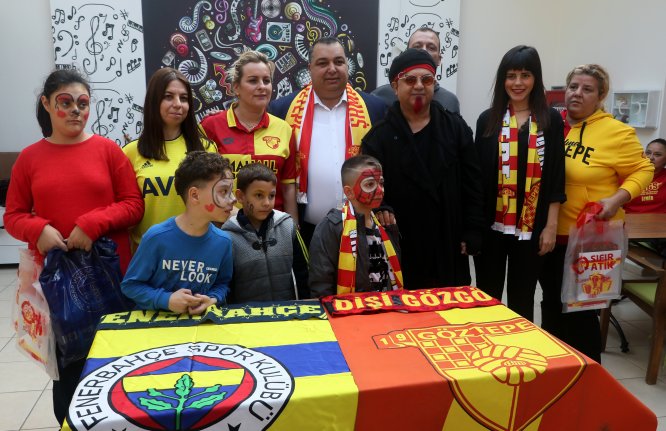 Fenerbahçe ve Göztepeli kadın taraftarlardan