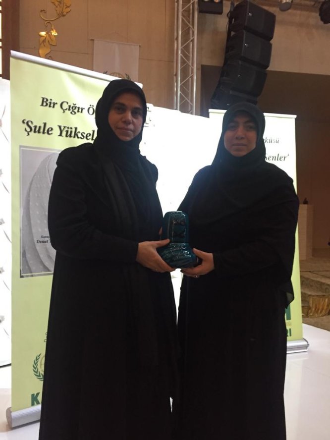 Yazar Demet Tezcan merhum Şule Yüksel Şenler'i anlattı