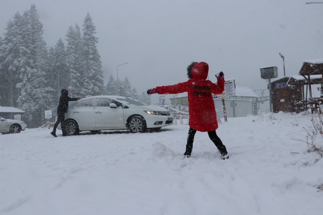 Ilgaz'a mevsimin ilk karı yağdı
