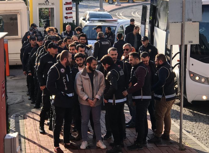 Kocaeli'deki FETÖ operasyonunda yakalanan 28 şüpheliden 18'i adliyede