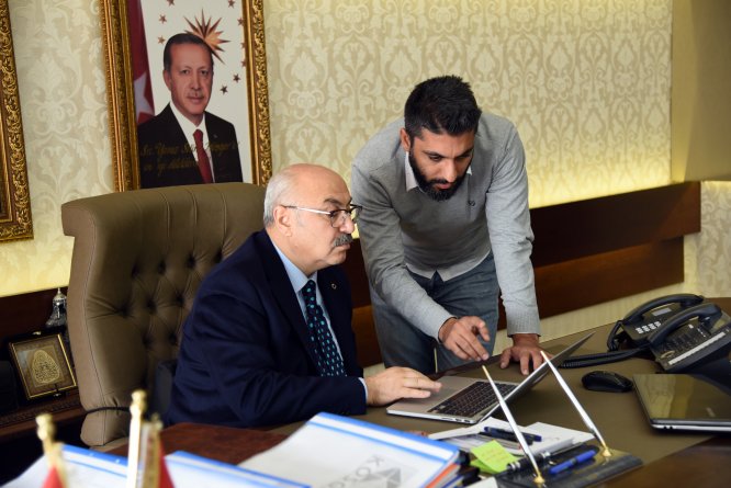 Aydın Valisi Köşger, AA'nın "Yılın Fotoğrafları" oylamasına katıldı