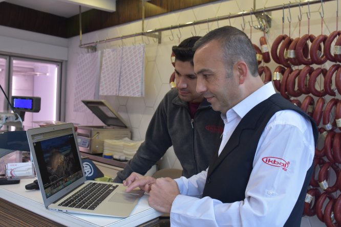 Afyonkarahisar'daki sucuk ve lokum üreticileri AA'nın "Yılın Fotoğrafları" oylamasına katıldı