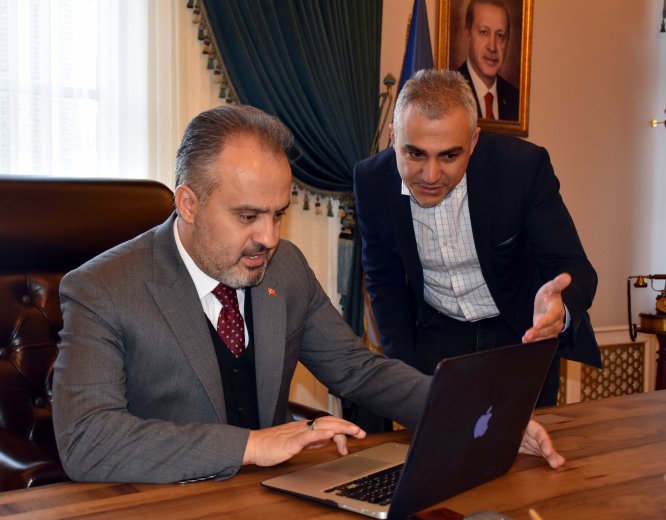 Bursa Büyükşehir Belediye Başkanı Aktaş, AA'nın "Yılın Fotoğrafları" oylamasına katıldı