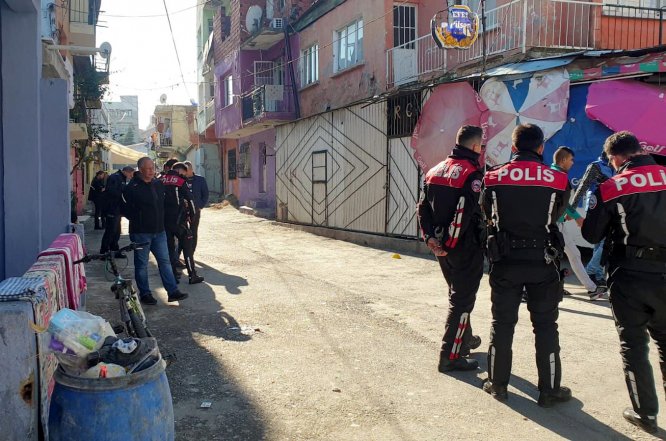 GÜNCELLEME - İzmir'de iki grup arasında silahlı kavga: 10 yaralı