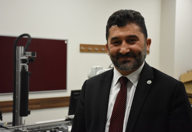 Üniversiteliler eğitim robotuyla öğrencilere "kodlama" öğretecek