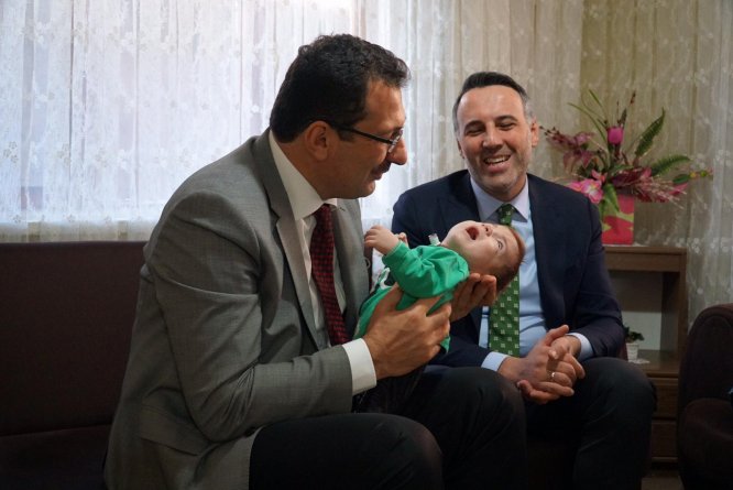 AK Parti Genel Başkan Yardımcısı Yavuz'dan hasta bebeğe ziyaret