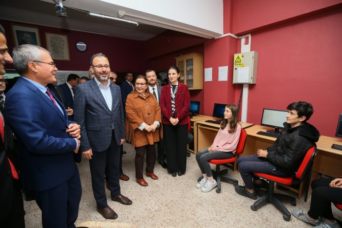 Bakanlar Pekcan, Turhan ve Kasapoğlu Manisa'da halkla buluştu