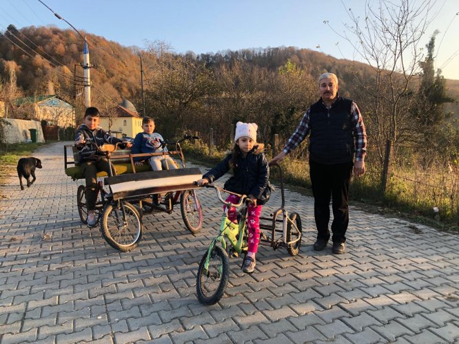 Atık malzemelerden bisiklet yapan imam çocukları sevindiriyor