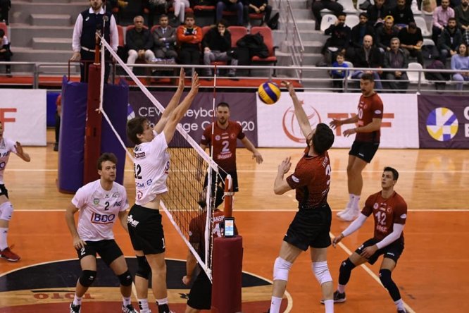 CEV Challenge kupasında Belçika ekibi set vermedi