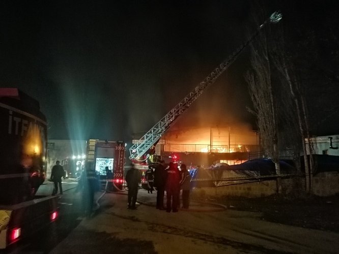Kayseri’de patlayan elektrik trafosu yatak imalathanesini küle çevirdi