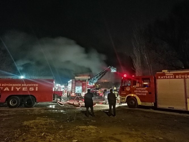 Kayseri’de patlayan elektrik trafosu yatak imalathanesini küle çevirdi