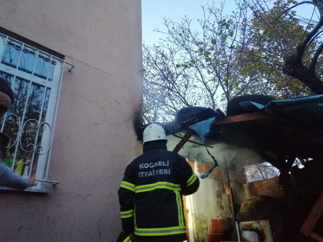 Barakada sigara içmek isterken 5 katlı binayı küle çeviriyorlardı