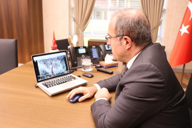 Kütahya Valisi Toraman, AA'nın "Yılın Fotoğrafları" oylamasına katıldı